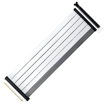 Bild av Cooler Master MasterAccessory Riser Cable PCIe 4.0 x16 300 mm V2 EMI Skärmad, Ultraflexibla TPE Kabelhylsor, Förstärkta PCI Kortplatser, Skyddande ABS Hölje Vit