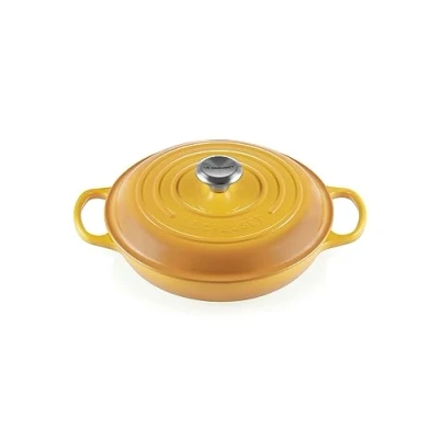 Bild av Le Creuset Signature grund emaljerad gjutjärnsgryta med lock, 26 cm, 2 liter, Nectar, 21180266724430