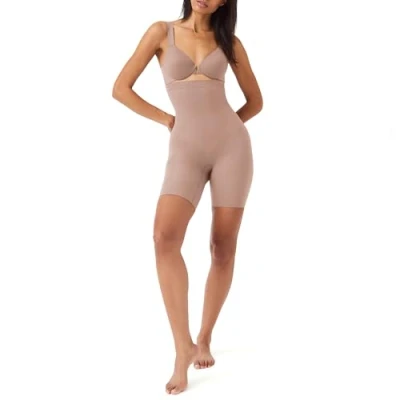 Bild av Spanx Shapewear för kvinnor, Power Shorts med magkontroll och hög midja (Normal Plus Size), Café au Lait, L