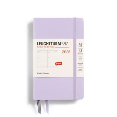 Bild av LEUCHTTURM1917 370777 Veckokalender 2025, ficka A6 inbunden 12 månaders planerare, linjerad lila, engelska