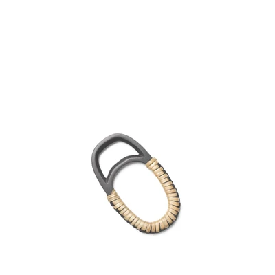 Bild av Ferm Living Weave Bottle Opener Flasköppnare Black Brass W8.5 x D4.8 H0.6 cm