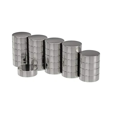 Bild av 25 x neodymiummagneter, skiva diameter Ø 6 mm 2 tjock nickelpläterad (NiCuNi) ca. 0,68 kg dragning Paket med cirkulära magneter N48