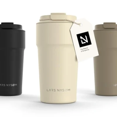 Bild av LARS NYSØM Thermo Kaffeebecher to go 500ml er Travel Mug 0,5 Liter med isolering Utsläppssäker rostfri termosmugg för kaffe och te på språng Teebecher (Almond Beige, 500ml)