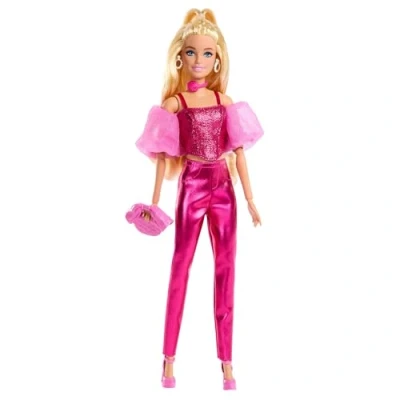 Bild av Barbie Deluxe Style docka nr 5 i metallicrosa kläder, blont hår, glittrig korsett och glansiga byxor med accessoarer som rosa halsband handväska, JFP40