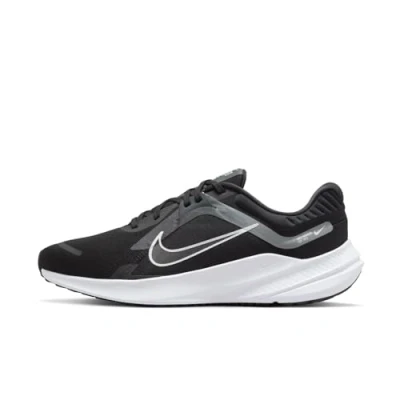 Bild av Nike Herr Quest 5 sneakers, Svart vit rökgrå Dk rökgrå, 47 EU, mörk EU