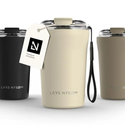 Bild av LARS NYSØM Thermo Kaffeebecher to go med bärrem &amp; Tritan lock er Travel Mug 0,38 liter isolering Läcksäker rostfri termosmugg för kaffe te (Almond Beige, 380ml)