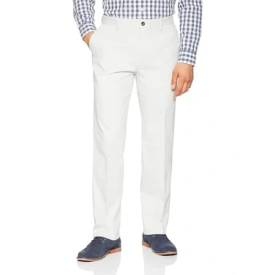 Bild av Amazon Essentials herr Classic Fit skrynkelbeständig platt framsida chinos byxa (finns i stor och hög), silver, 40 B x 32 L
