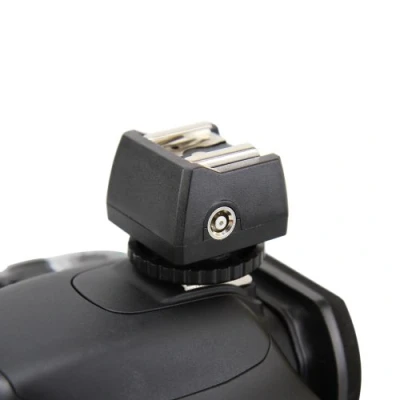 Bild av JJC JSC 8 Standard ISO blixtadapter med PC synkrobust, 3,5 mm uttag och blixtsko