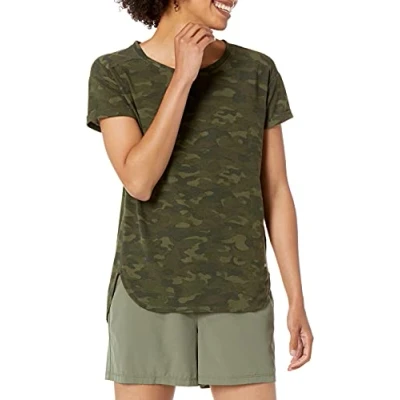 Bild av Amazon Essentials Women&#039;s Studio lätt T shirt med rund hals ledig passform (finns i plusstorlek), Olivgrön Kamouflage, XL