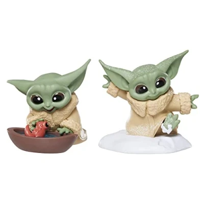 Bild av Hasbro Star Wars The Bounty Collection Series 4 Grogu figurer, leksaker i Tadpole Friend och Snowy Walk ställningar 2 pack, för barn från år