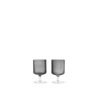 Bild av Ferm Living Ripple Wine Glass (Set of 2) Vinglas Smoked Grey Ø7,5 x H12,5 cm