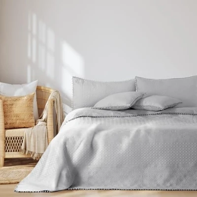 Bild av AmeliaHome Överkast med runda tofsar 170 x 270 cm sängöverkast dubbelsidig Ultrasonic quiltning polyester Meadore silver