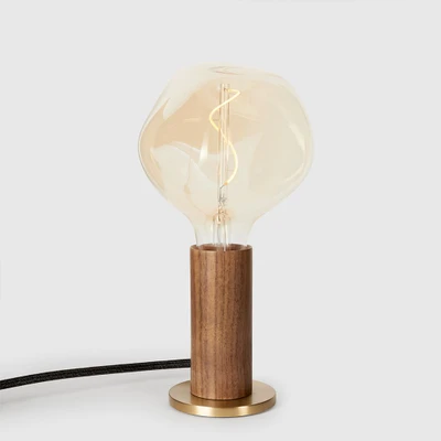Bild av Tala bordslampa Knuckle, lampa i klarglas, valnöt