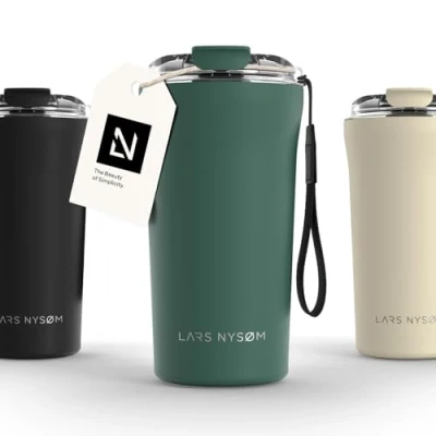 Bild av LARS NYSØM Thermo Kaffeebecher to go med bärrem &amp; Tritan lock er Travel Mug 0,5 liter isolering Läcksäker rostfri termosmugg för kaffe te (Pine Green, 500ml)