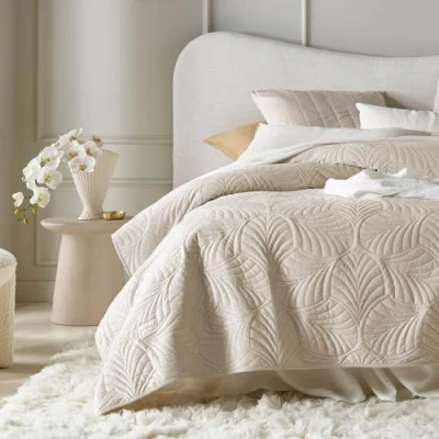 Bild av ROOM99 Feel elegant överkast i gräddvit 240 x 260 cm, mångsidig filt som sängöverkast eller sofföverkast, för säng och soffa, täcke, stil, perfekt Bedspread sammet