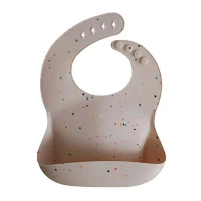 Bild av Mushie Silikonhaklapp Justerbar Passform Vattentäta Haklappar Lätt att rengöra Matningshaklappar 4 Justerbara Storlekar med Djupa Framfickor Designad i Sverige (Powder Pink Confetti)