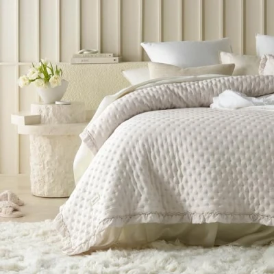 Bild av ROOM99 Molly elegant överkast i beige, 220 x 240 cm, mångsidig filt som sängöverkast eller sofföverkast, för säng och soffa, täcke, stil, perfekt sängspread