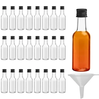 Bild av Belle Vous Mini Spritflaskor (24 pack) 50ml Tomma i Plast med Svarta Korkar och Tratt för Enkel Hällning Flaskfyllning Flaskor Bröllop Fester