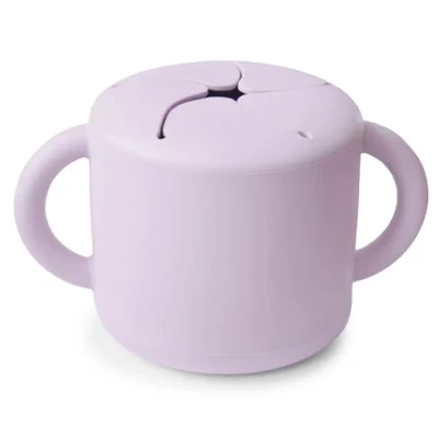Bild av Mushie Snacksmugg Silikon Snackkopp för resor och hemma Läckagesäker Diskmaskinssäker Lätt att hålla småbarn Säker, Högkvalitativ hållbar första utrustning (Soft Lilac)