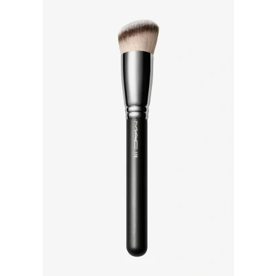 Bild av MAC Cosmetics 170 Synthetic Rounded Slant Brush 1 pcs