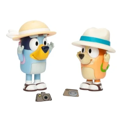 Bild av Blåfigur 2 pack på semester, 6,5 cm figurer med tillbehör, barn kan återskapa sina favoritögonblick från avsnittet, figurerna inkluderar avtagbara hattar