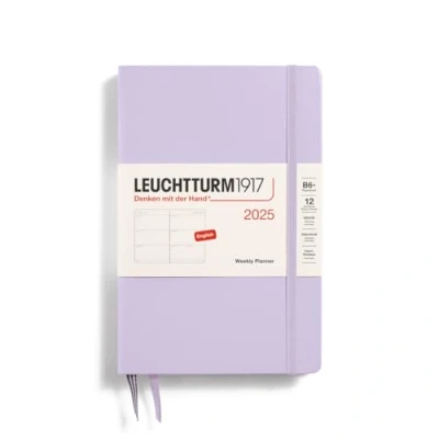 Bild av LEUCHTTURM1917 371013 Veckokalender 2025, paperback B6+ inbunden 12 månaders planerare, linjerad lila, engelsk