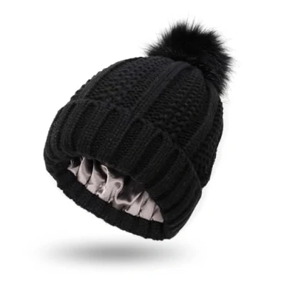 Bild av Vinter varm stickad mössa kvinnor stretchig tjock kabelstickad värmeisolerande satin fodrad med fuskpäls pompom utomhus hatt, Svart, en storlek