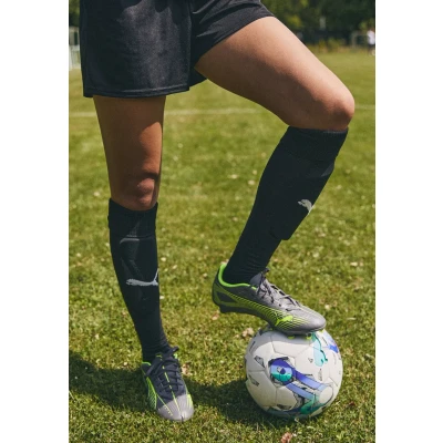 Bild av Puma Ultra 5 PLAY Fotbollsskor fasta dobbar, Storlek: 37.5, Matte aged silver/yellow alert Konstmaterial