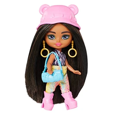 Bild av Barbie Extra Mini Minis resedocka med safarikläder, djurmönstrad outfit och stylingtillbehör, liten Fly docka, HPT57