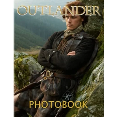 Bild av Outlαndєr Photo Book: The Ultimate Fan Book For All Ages With 40 High Quality Images Inside Gift To Decor And Have Fun