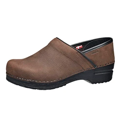 Bild av Sanita Professional Textured Oil Closed Clog Original Handmade Flexible Leather for Women Anatomical shaped footbed with soft foam Brown 40