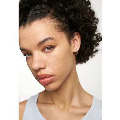 Bild av Maybelline Fit Me! Matte+ Poreless Liquid Foundation 128 Warm Nude 30 ml