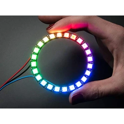 Bild av Adafruit 24 RGB neopixel LED ring, med integrerade drivrutiner