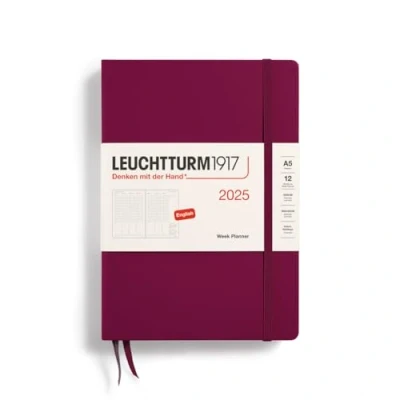 Bild av LEUCHTTURM1917 370795 veckoplanerare 2025, medium A5 inbunden 12 månaders kalender, linjerad port red, engelsk