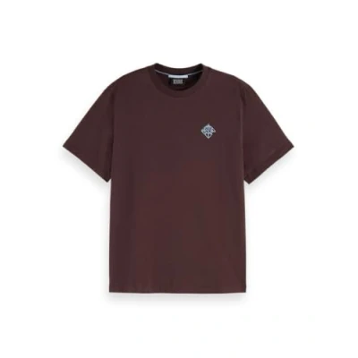 Bild av Scotch &amp; Soda Regular FIT WITH Chest Artwork Tshirt med print, Storlek: Small, Chocolate plum