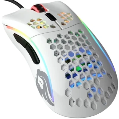 Bild av Glorious Gaming Model D (Små) trådad gamingmus, 61 g, honungskakedesign, RGB, ergonomisk, Pixart 3360 sensor, Omron brytare, PTFE fötter, 6 knappar Glansig vit