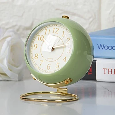 Bild av Justup 10 cm analog väckarklocka, liten tyst bordsklocka klassisk retro väckarklocka med inget tickande, nattljus, ljudlös, batteridriven, HD glas för inredning/vardagsrum/kök/sovrum (grön)