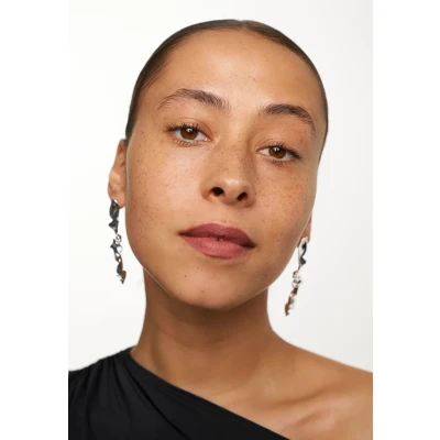 Bild av BareMinerals Mineralist Lasting Matte Liquid Läppstift Brave 4 ml
