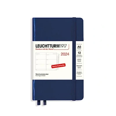 Bild av LEUCHTTURM1917 367627 veckokalender ficka (A6) 2024, med extra häfte för adresser och årsdagar, marina, tyska, 12 månader