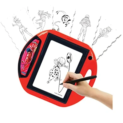 Bild av Lexibook, Miraculous Ladybug Cat Noir, Ritprojektor, 4 stämplar, 10 mallar, ljusskärm, 1 penna ingår, konstnärlig och kreativ leksak för flickor pojkar, Röd/Svart, CR310MI
