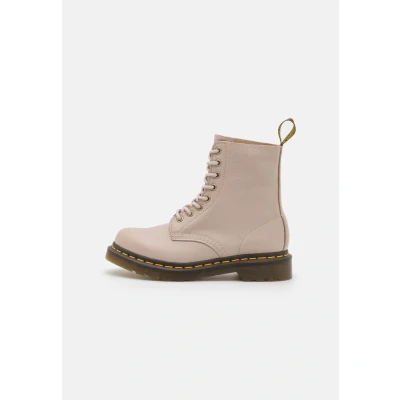 Bild av Dr. Martens dam 1460 Pascal Boots, Vintage taupe, 36 EU