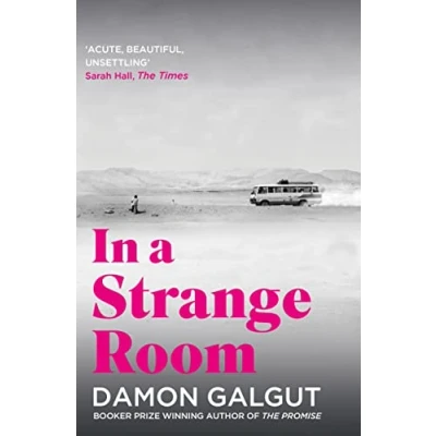 Bild av In a Strange Room: Author of THE 2021 Booker Prize winning novel PROMISE