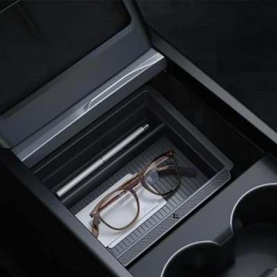Bild av Spigen Tesla Model 3 2024 Highland Centre Console Organiser Storage Box med Smooth Slide teknik, multifunktionalitet, Inteligrip utformad för tillbehör Carbon Edition