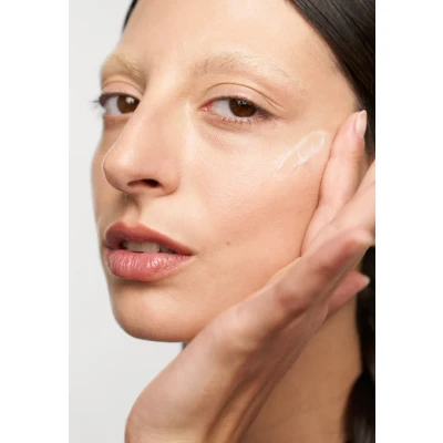 Bild av Peter Thomas Roth Water DRENCH Hyaluronic Cloud Cream Hydrating Moisturizer Dagkräm, Storlek: 20 ml,