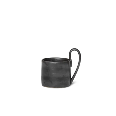 Bild av ferm LIVING Flow mugg, svart, 360 ml, keramik, glaserad