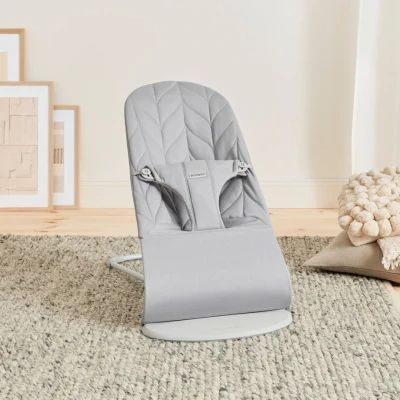 Bild av BabyBjörn Bliss Babysitter Vävd Bladmönstrad Quilt, Ljusgrå