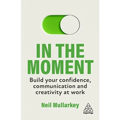 Bild av In the Moment: Build Your Confidence, Communication and Creativity at Work