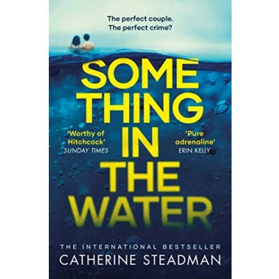 Bild av Something in The Water: Gripping Reese Witherspoon Book Club Pick!