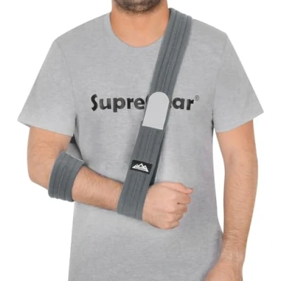 Bild av supregear Arm Sling, Justerbar Lätt bekväm Axel Immobilizer Sling Andas Medicinskt Axelstöd för Skadad Arm/Hand/Armbåge, 180 cm, Mörkgrå