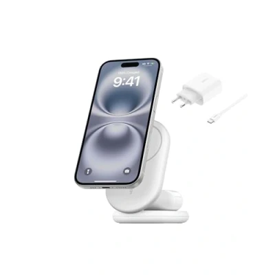 Bild av Belkin BoostCharge 2 i 1 magnetisk hopfällbar Qi2 laddare 15 W, trådlös MagSafe snabbladdare för Apple iPhone 12/13/14/15, laddningsstation med halkfri sockel, strömförsörjning medföljer Vit
